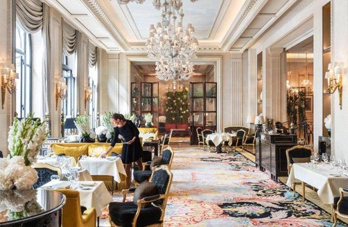 Champs-Elysees Hotel | 245 m² Hotel ∙ 2 bedrooms ∙ 127 guests