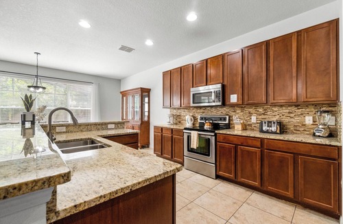 Bellavida Resort | 25 Minutes from Disney & Universal, Private Pool, Game Room and Themed Rooms!