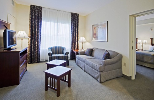 Airport North Condo | 25 Minutes to Disney World + Universal Orlando | Fully-Equipped Suite Close to Airport