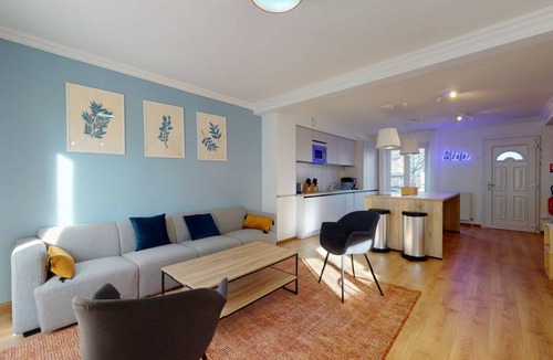 Suresnes Resort | 250 m² Private room ∙ 1 bedroom ∙ 2 guests