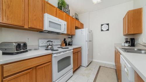 Windsor Hills House | 2774 Almaton #204