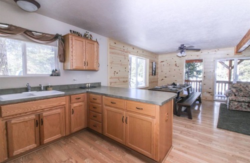 Meadow View Heights Cabin | 279 m² Cabin ∙ 5 bedrooms ∙ 15 guests