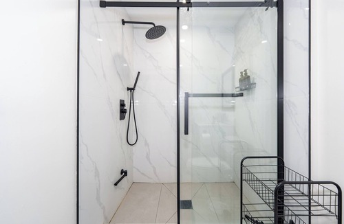 Richmond Hill House | 2B Basement | 20% OFF | 0 Cleaning Fee | Mins to Lake | Free Parking