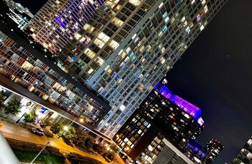 Bathurst Quay Condo | 2BD Condo W Free Parking Near CN Tower