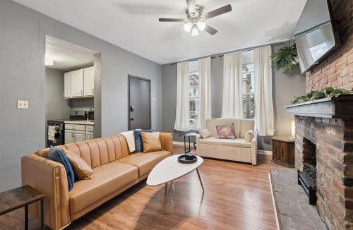 Bloomfield Apartment | 2BR 1Bath 4 Beds Entire Apartment in Bloomfield