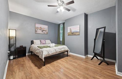 Bloomfield Apartment | 2BR 1Bath 4 Beds Entire Apartment in Bloomfield