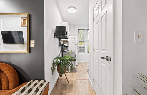 Midtown West Apartment | 2BR In Times Square Near Restaurants