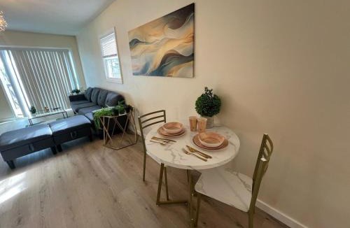 Woodburn House | 2BR Modern Home - Near WVU, Hospitals & Stadium