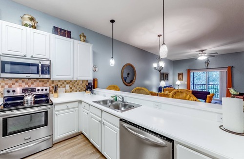 Bahama Bay Condo | 2nd floor condo w/basketball court, balcony, restaurant, near theme parks