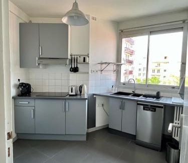 Montrouge Apartment | 2P calme - climatisation - 70m du métro M4 Barbara - 4 pers maximum