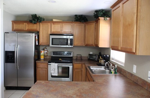 East County Civic Group House | 3/2 Modern Valrico Entire Home. Pet-Friendly!