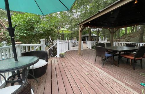 Hopatcong House | 3 Acre Lake Paradise Swimming Pool & Jacuzzi HotTub!