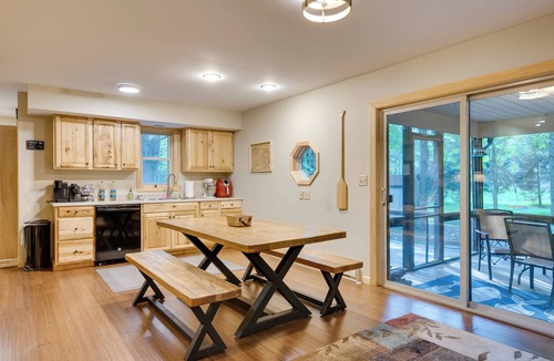 Locust Lake Village House | 3-BDR Chalet w Private Hot Tub! 15 min to Jack Frost skiing-tubing