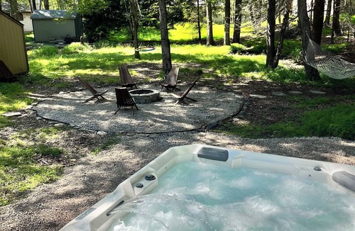 Locust Lake Village House | 3-BDR Chalet w Private Hot Tub! 15 min to Jack Frost skiing-tubing