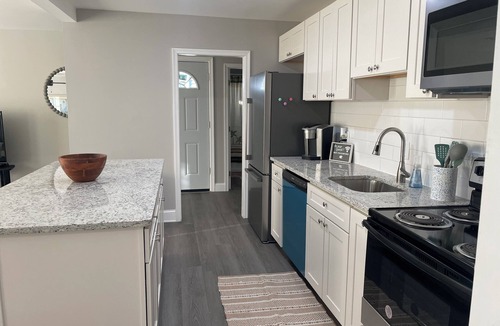 New Castle House | 3-bedroom 2 BA Coastal Ranch house New Castle with long driveway