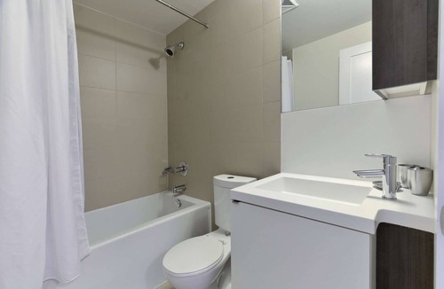 Toronto Entertainment District Apartment | 3 Bedroom/2 Bathroom Suite