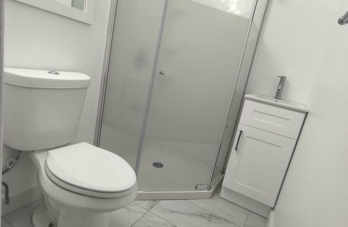 Toronto House | 3 Bedroom + 2 Full Bath + Dine + Big Living Room + Sofa + Internet + Utilities
