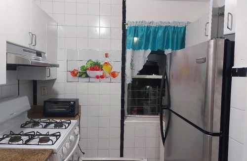 Queens Apartment | 3-bedroom apartment in pleasant Forest Hills with next to all