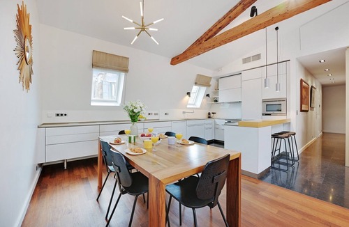 Sorbonne Apartment | 3 BEDROOM APARTMENT IN ST. GERMAIN WITH AIRCON