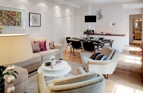 3rd Arrondissement Apartment | 3 Bedroom Apartment OF Spectacular French Opulence IN Marais