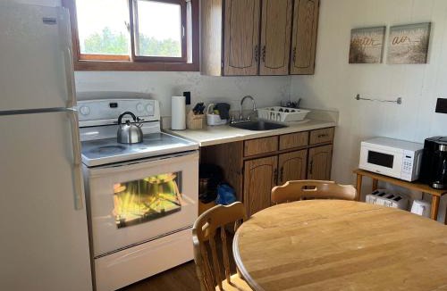 Carling House | 3-bedroom Cottage in Georgian Bay - Rockwood #10
