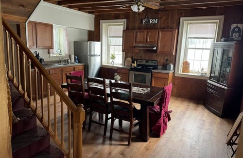Bedford Other | 3-bedroom farmhouse in tranquil Bedford with cozy charm