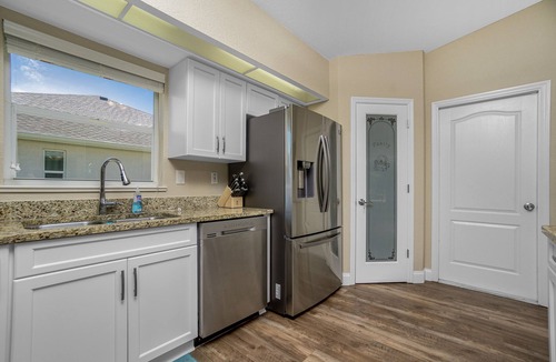 Pinehurst House | 3-bedroom home on canal with pool, bikes & kayaks