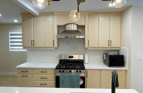 Brampton House | 3 Bedroom Home Peaceful & Trendy, Near Airport