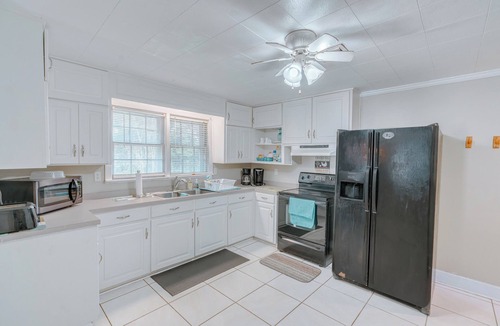 Chickasaw House | 3-bedroom house in awesome Chickasaw with WiFi, AC