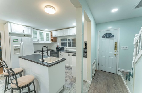 Dix Hills House | 3-bedroom house in brilliant Dix Hills with WiFi, AC