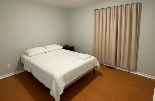 Bramalea House | 3-bedroom house in charming Brampton with WiFi, AC. Start your getaway