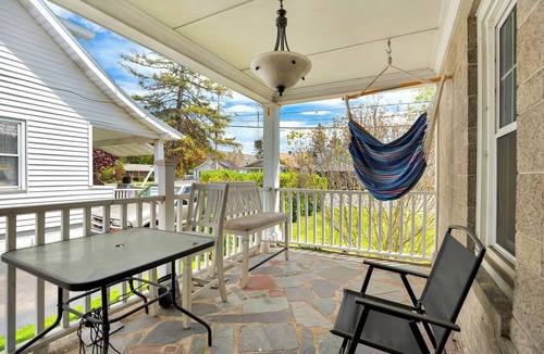 Schenectady House | 3-bedroom house in soothing Schenectady with fitness room access