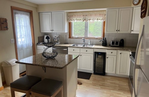 Center Moreland House | 3 bedroom lake front property, private dock/deck on beautiful Lake Winola.