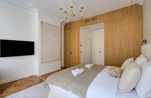 Chaussee-d'Antin Apartment | 3-bedroom Luxurious and Elegant Family Flat - Vendôme - with AC