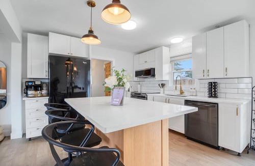 Pointe aux Roches House | 3 bedroom Poolside paradise near Marina