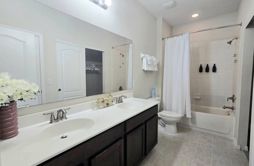 Haines City House | 3-bedroom townhome in tranquil Poinciana with fitness room, AC
