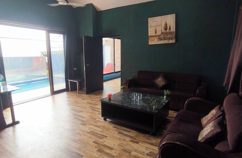 Aarey Colony Villa | 3-bedroom villa in terrific Mumbai with WiFi, AC