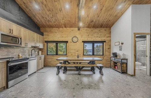 Penetanguishene Apartment | 3 Bedroom Waterfront Oasis/Water Toys!