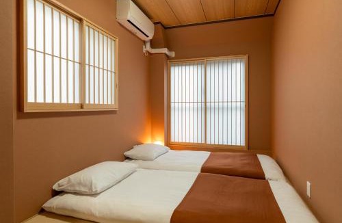 Kameari House | 3 Bedrooms House for 6, Limousine bus to Haneda Airport, Direct bus to Disney, 2-minute walk to the station, 2 toilets, Netflix