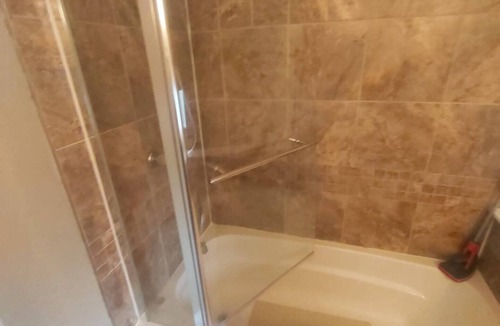 Brampton House | 3 Bedrooms upstairs (Whole house without basement)