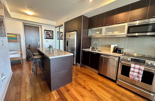 Bay Cloverhill Apartment | 3 Beds Suite 64th floor