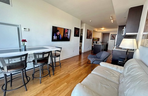 Bay Cloverhill Apartment | 3 Beds Suite 64th floor