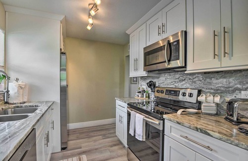 Indian Beach Sapphire Shores Apartment | 3 Blocks to the Coast! Cozy Sarasota Retreat