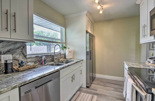 Indian Beach Sapphire Shores Apartment | 3 Blocks to the Coast! Cozy Sarasota Retreat
