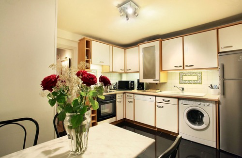 Les Iles Apartment | 3 BR-2BA Luxury - Ile Saint Louis on the Seine River