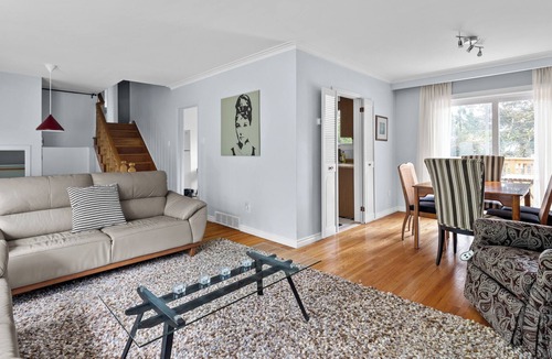 Clarkson-Lorne Park House | 3 BR House in Picturesque Neighbourhood