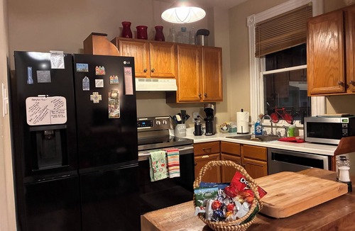 Ashfield House | 3 Family-5 BRs/9 Beds, 3 Full Bathrooms. Great for Groups, Couples + Families