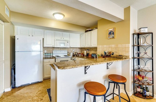 Winkler Condo | 3 Mi to Dtwn Fort Myers: Condo w/Pool Access