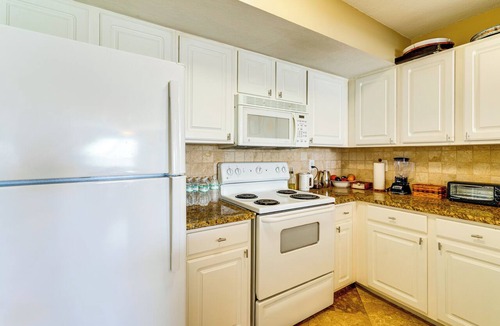Winkler Condo | 3 Mi to Dtwn Fort Myers: Condo w/Pool Access