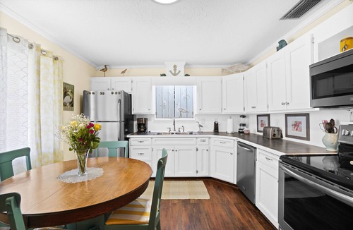 Laguna Beach Estates House | 3 minute walk to Gulf Beach- Florida Beach House Dog Friendly
